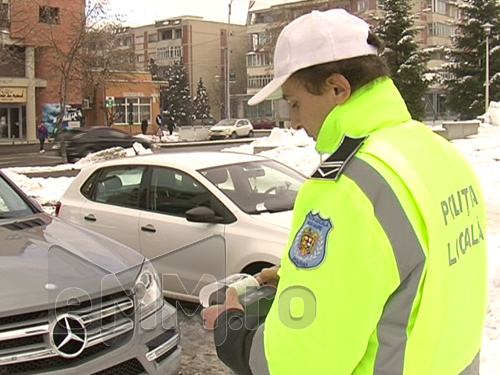 Foto: politisti locali Baia Mare - amenzi parcare (C) eMaramures.ro